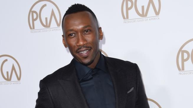 La prima immagine e le novità su True Detective 3 Mahershala Ali sul red carpet
