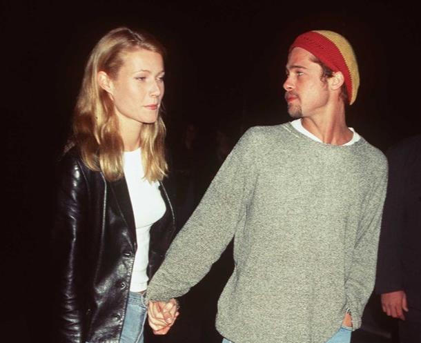 La coppia Brad Pitt-Gwyneth Paltrow in una foto del 1995 Brad Pitt e Gwyneth Paltrow nel 1995