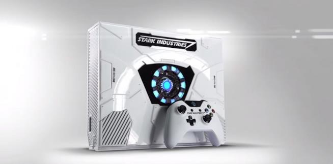 Microsoft presenta una Xbox One limitata per Captain America: Civil War Uno screenshot della Xbox One bianca e del controller a tema Iron Man
