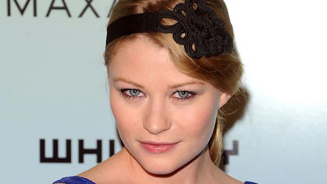 Emilie De Ravin si è fidanzata con il regista Eric Bilitch Un intenso primo piano di Emilie De Ravin