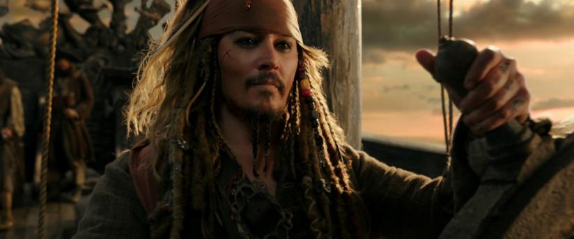 I Pirati dei Caraibi rivivono in versione low-budget durante la quarantena Johnny Depp nei panni di Jack Sparrow in Pirati dei Caraibi - La vendetta di Salazar