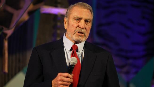 Addio a Ron Miller, ex presidente di Disney Ron Miller tiene un discorso