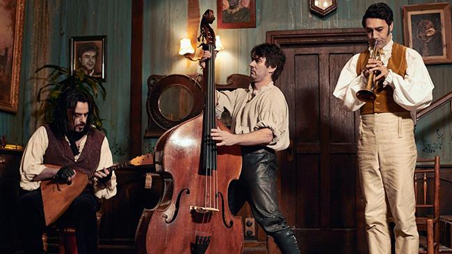 La serie di What We Do in the Shadows è confermata: la prima stagione avrà 10 episodi I protagonisti del film What We Do in the Shadows