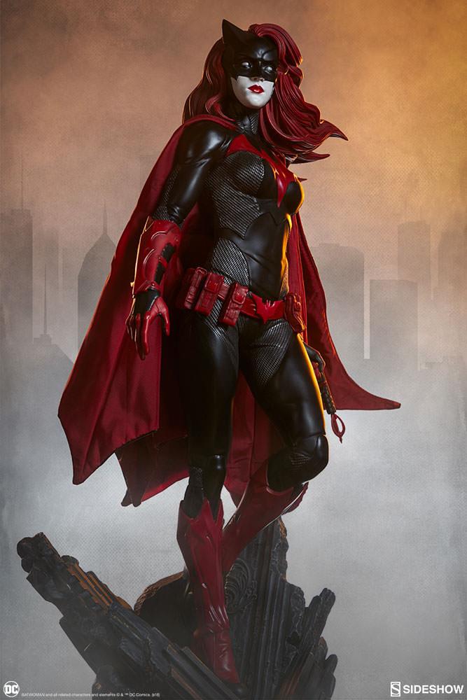 Batwoman Premium Format Figure by Sideshow Collectibles La statua di Batwoman della Sideshow