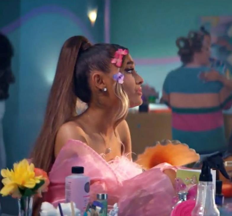 La rivincita delle bionde L'omaggio di Thank U, Next a La rivincita delle bionde