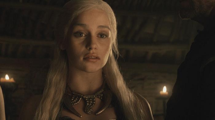 Game of Thrones 8x05 e la scelta di Daenerys: il commento di Emilia Clarke Emilia Clarke nella prima stagione di Game of Thrones