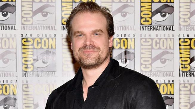 Dal set di Hellboy arrivano le prime immagini di David Harbour nei panni del Diavolo Rosso David Harbour al Comic-Con di San Diego