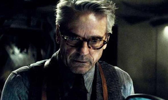 Jeremy Irons guarda al suo futuro da supereroe: sarà Ozymandias Nella serie TV dedicata a Watchmen, Ozymandias sarà interpretato da Jeremy Irons