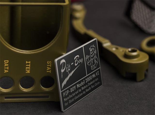 Alcuni paritcolari del Pip-Boy 2000 Un particolare del Pip-Boy 2000 di Fallout 76