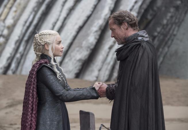 Ser Jorah Mormont: l'attore svela il suo destino in Game of Thrones 8? Emilia Clarke e Iain Glenn in Game of Thrones