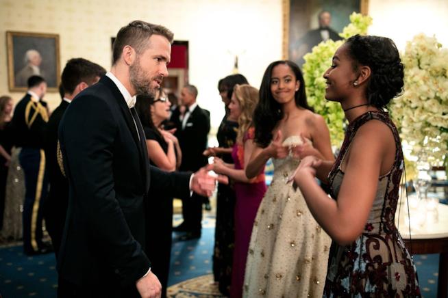 Le figlie di Obama sono fan di Ryan Reynolds Ryan Reynolds con le figlie di Obama alla Casa Bianca