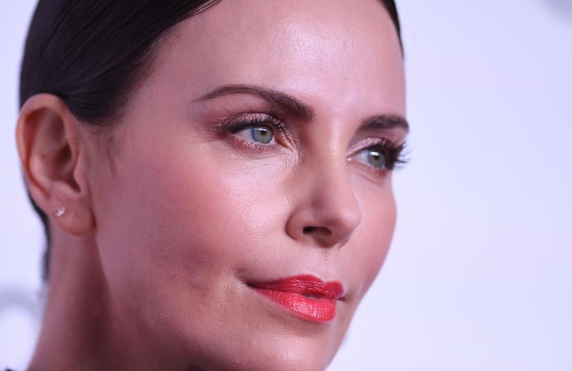 Bombshell, online il primo trailer con Charlize Theron, Nicole Kidman e Margot Robbie Il volto dell'attrice Charlize Theron