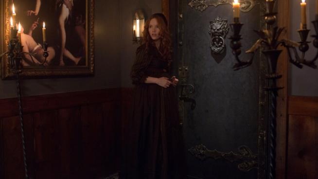 In questo episodio John Alden affronta la Sentinella in uno scontro mortale mentre Mercy e Hathorne si sposano Anne Hale viene spinta dal piccolo John ad aprire la porta infernale