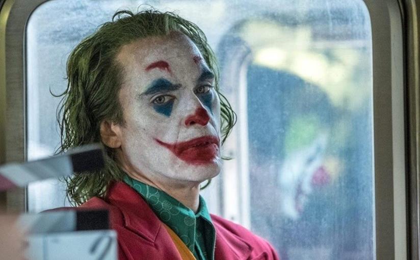 Joker guida la lista dei cinecomic più redditizi di sempre: la Top 5 Joaquin Phoenix sul set del film Joker