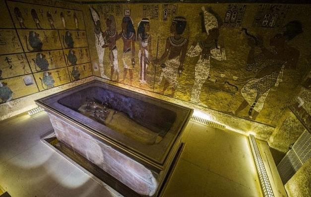 Il sarcofago di La stanza con il sarcofago di Tutankhamon