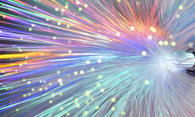 Internet potrebbe diventare 100 volte più veloce grazie a una nuova ricerca Immagine raffigurante le onde luminose