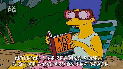 I 10 libri da leggere in uscita ad agosto 2017 Marge Simpson legge un libro seduta su una sdraio