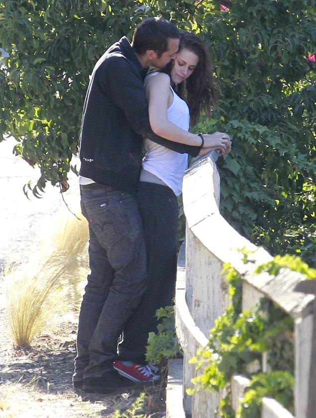 Kristen Stewart è stata solo una sbandata per Rupert Sanders Uno degli scatti rubati con Kristen Stewart e Rupert Sanders