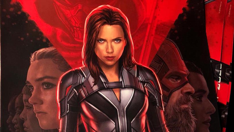 La data di uscita di Black Widow è stata rimandata Vedova Nera nel poster promozionale, a tinte rosse, di Black Widow