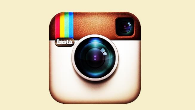Instagram testa un nuovo algoritmo per il feed ma gli utenti dicono no Il logo di Instagram
