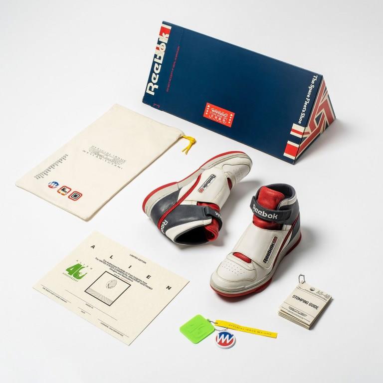 Il contenuto della confezione delle Alien Stomper di Reebok Le confezione delle Alien Stomper di Reebok