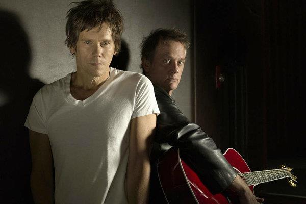 I Bacon Brothers tornano a suonare insieme per supportare il progetto di rivalutazione urbanistica di Philadelphia I fratelli Bacon, Michael e Kevin, in una foto promozionale della loro band: i Bacon Brothers
