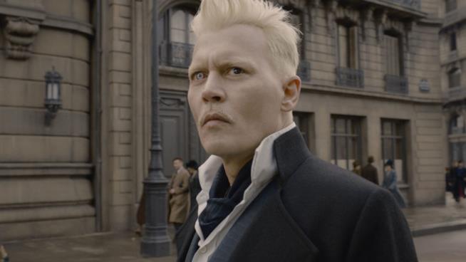 Johnny Depp parla di Animali Fantastici e Grindelwald Johnny Depp in un'immagine ufficiale di Animali Fantastici