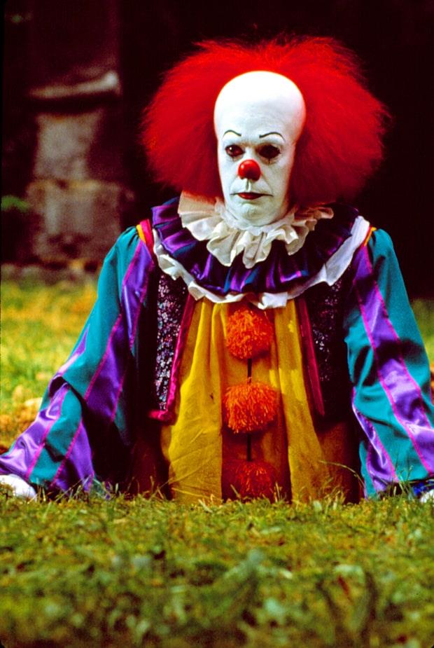 Il clown Pennywise Pennywise, il clown del film It a figura intera