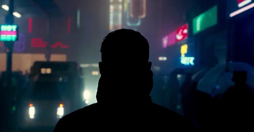 Blade Runner 2049 arriva al cinema: la recensione Ryan Gosling in una scena del film