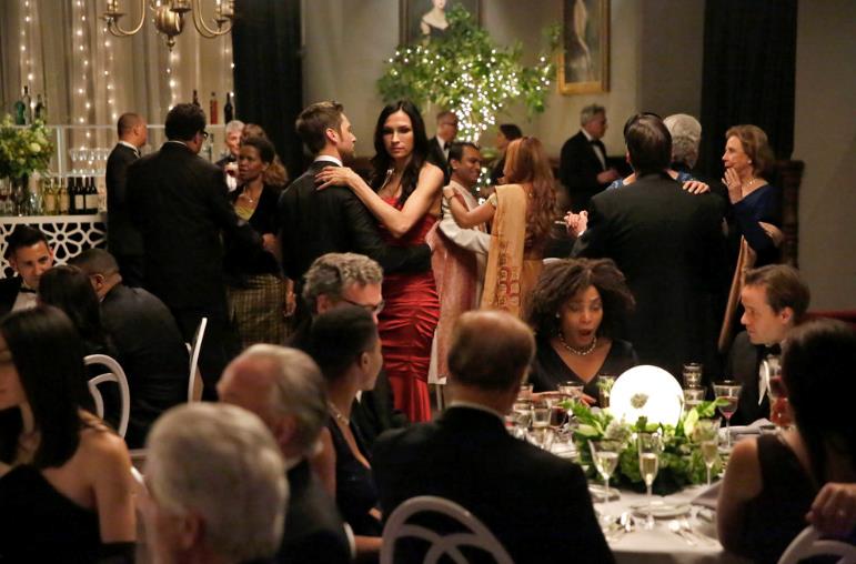 The Blacklist: Redemption Il ballo tra Tom e Scottie in The Blacklist: Redemption