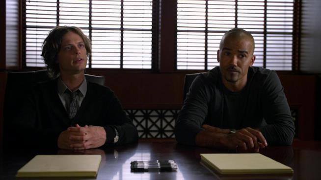 Spencer Reid pare essere scontento del sostituto di Derek Morgan in Criminal Minds 11 Spencer Reid e Derk Morgan in azione in Criminal Minds