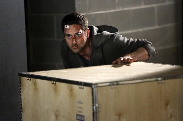 The Blacklist: Redemption The Blacklist: Redemption, Tom fugge dalla Halcyon