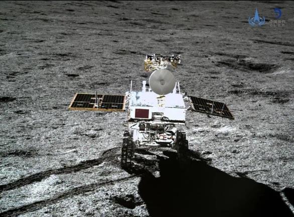 Scovata sul 'lato oscuro della Luna' una misteriosa sostanza simile a un gel Il rover cinese Yutu-2