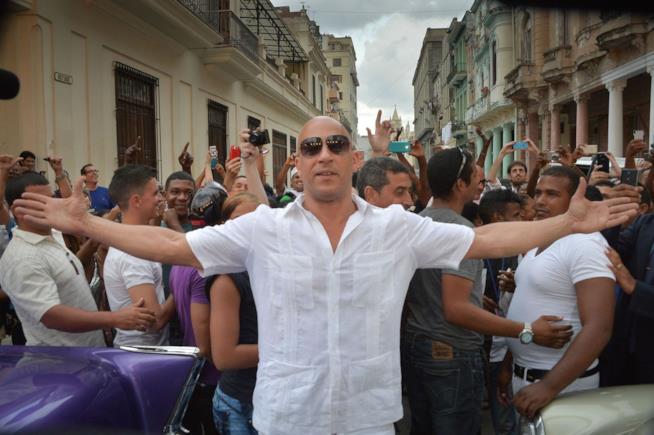 Vin Diesel sta lavorando al nuovo capitolo di Fast & Furious Vin Diesel a Cuba per le riprese di Fast 8