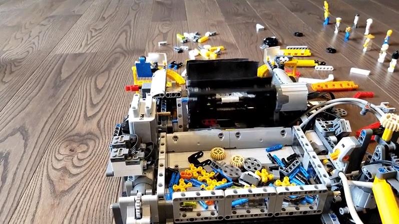 Lego Rumba - MOC Dettagli dell'aspirapolvere funzionante costruita con i mattoncini LEGO