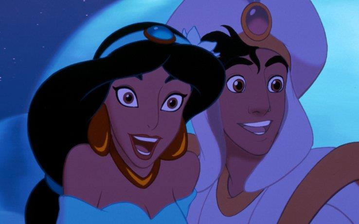 Jasmine e Aladdin Jasmine e Aladdin sorridenti sul tappeto magico