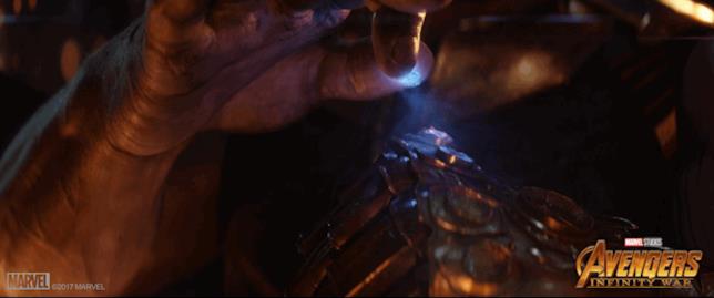 Thanos e la Gemma dello Spazio Thanos ottiene la Gemma dello Spazio