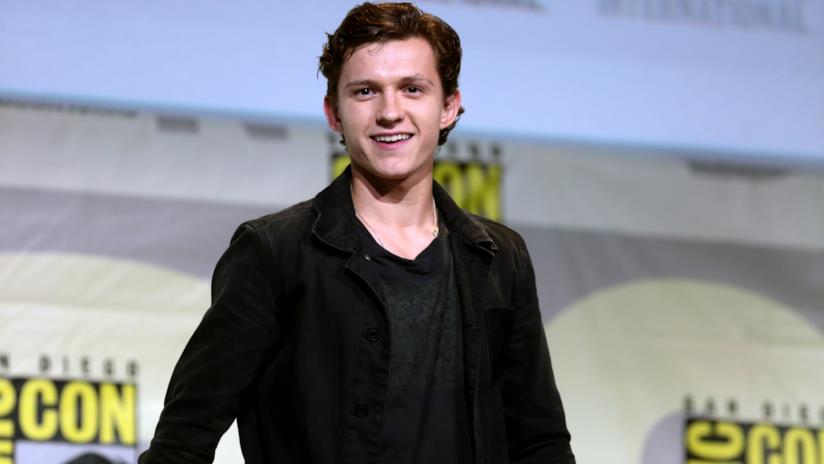 Tom Holland in autoquarantena con una gallina Tom Holland al Comic Con di San Diego