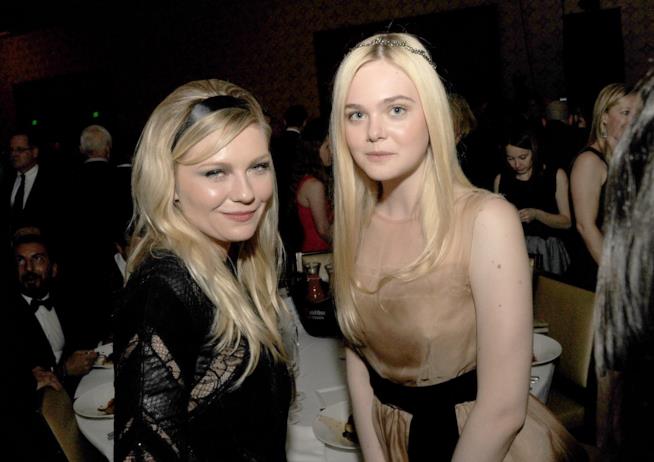Kirsten Dunst debutta alla regia con La Campana di Vetro Kirsten Dunst insieme a Dakota Fanning