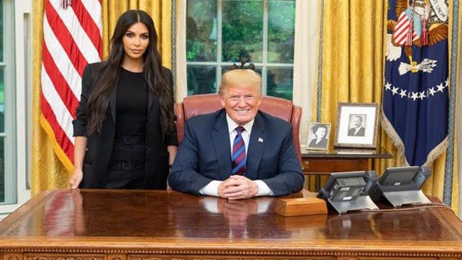 Kim Kardashian incontra Donald Trump: l'incontro scatena l'ironia della rete Kim Kardashian e Donald Trump