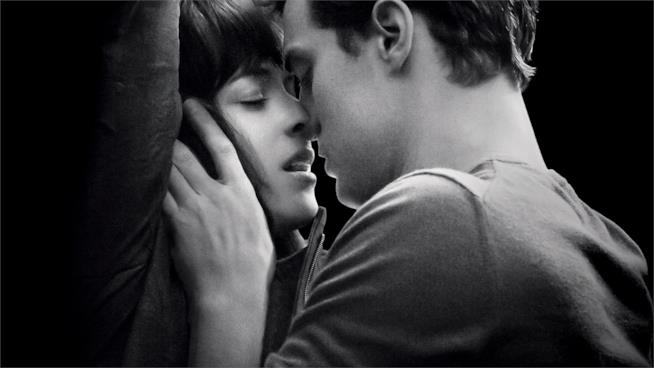 Il poster e il teaser di Cinquanta Sfumature di Nero Jamie Dornan e Dakota Johnson in una scena di Cinquanta Sfumature di Grigio