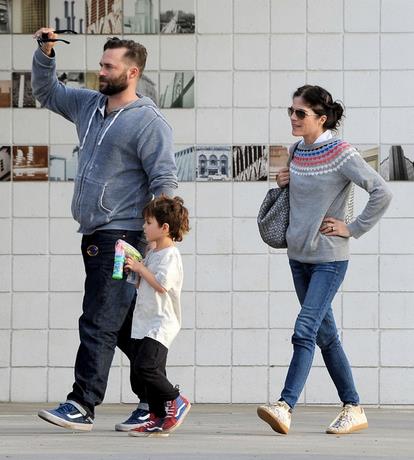 Selma Blair parla dell'incidente aereo Selma Blair cammina con il figlio e l'ex compagno