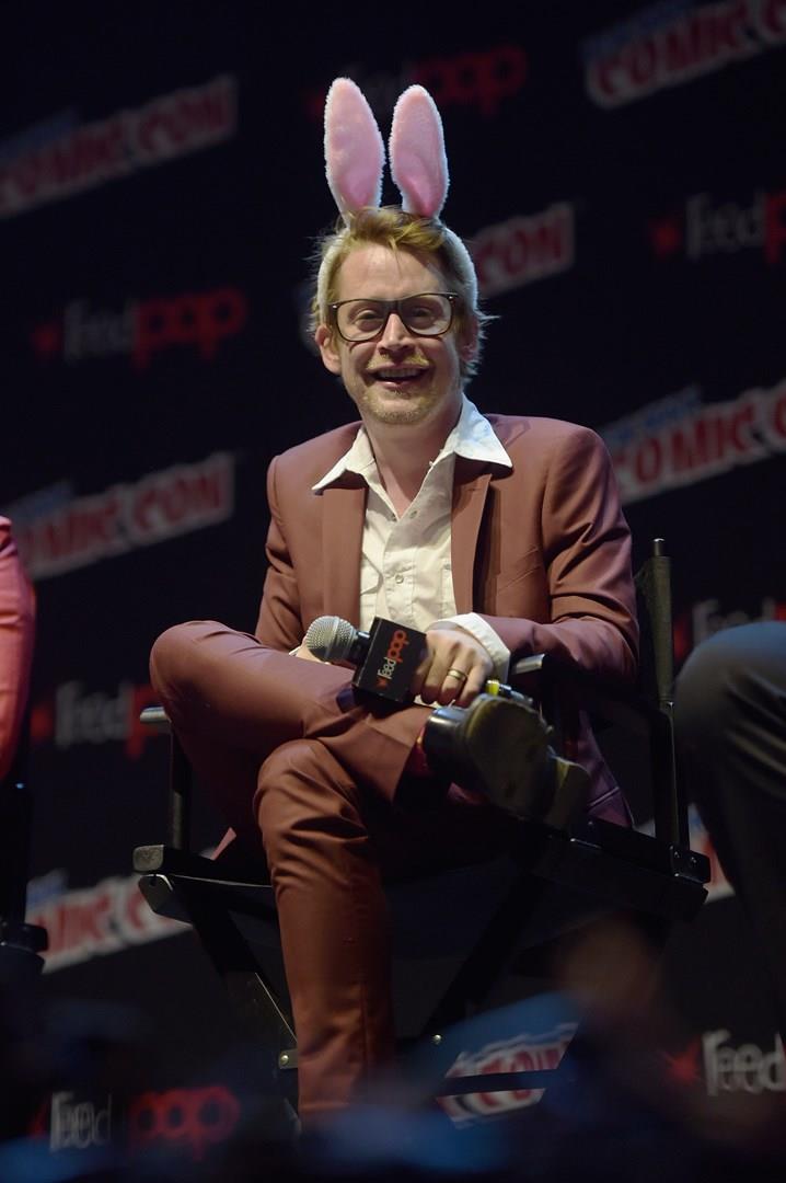 Macaulay Culkin Macaulay Culkin con le orecchie da coniglio