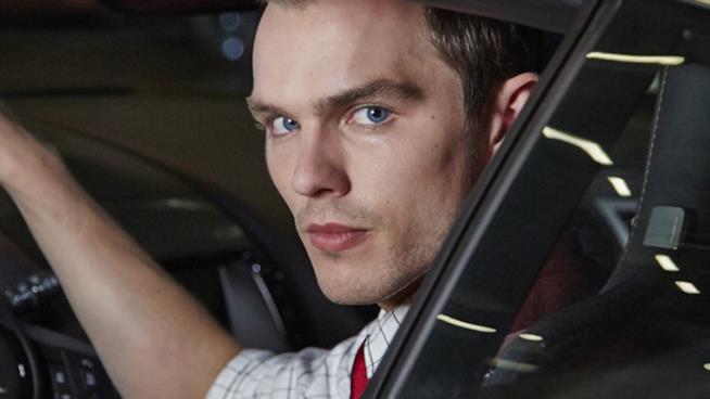 Collide, Nicholas Hoult è pronto a tutto per amore nel nuovo trailer L'attore Nicholas Hoult