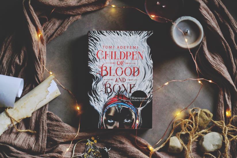 Lucasfilm lavora a un film ispirato a Figli di sangue e ossa Un'immagine della copertina originale del libro Figli di sangue e ossa di Tomi Adeyemi