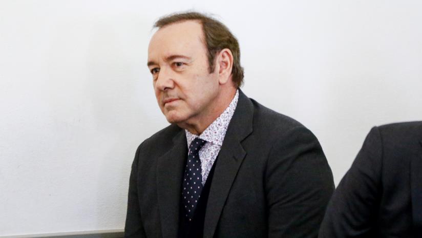 Kevin Spacey: un accusatore ritira la causa civile, ma quella penale continua Kevin Spacey in tribunale