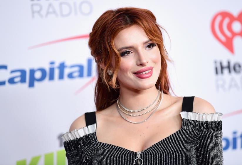 Bella Thorne fotografata alle Hawaii con un fisico da urlo e peli sotto le ascelle Bella Thorne