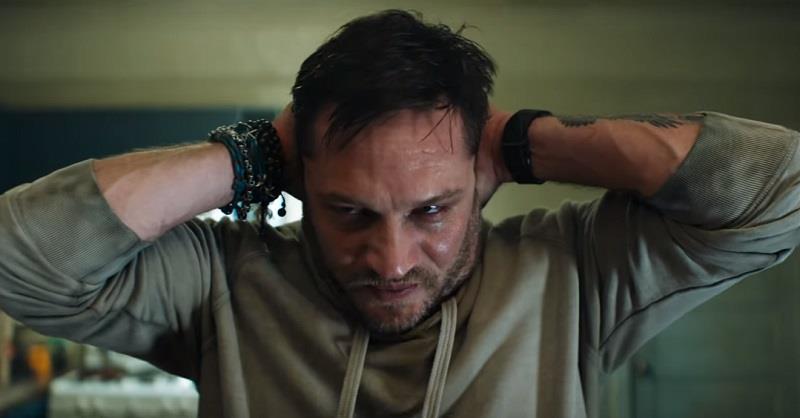 Venom Tom Hardy in una sequenza tratta da Venom