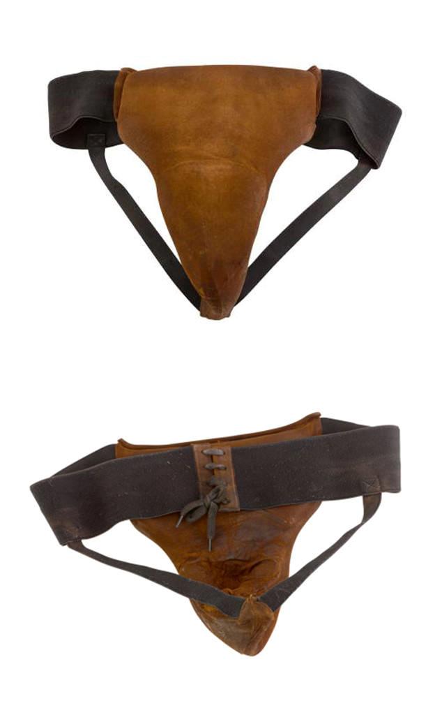 Jock strap in pelle The Art of Divorce: jock strap in pelle indossato da Russell Crowe per il film Il Gladiatore