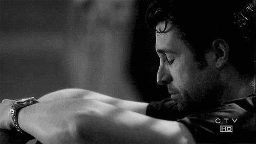 Derek Shepherd disperato. Una gif della disperazione di Derek Shepherd.